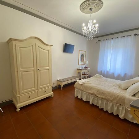 Palazzo Mari Suite & Rooms B&B Montevarchi Bagian luar foto