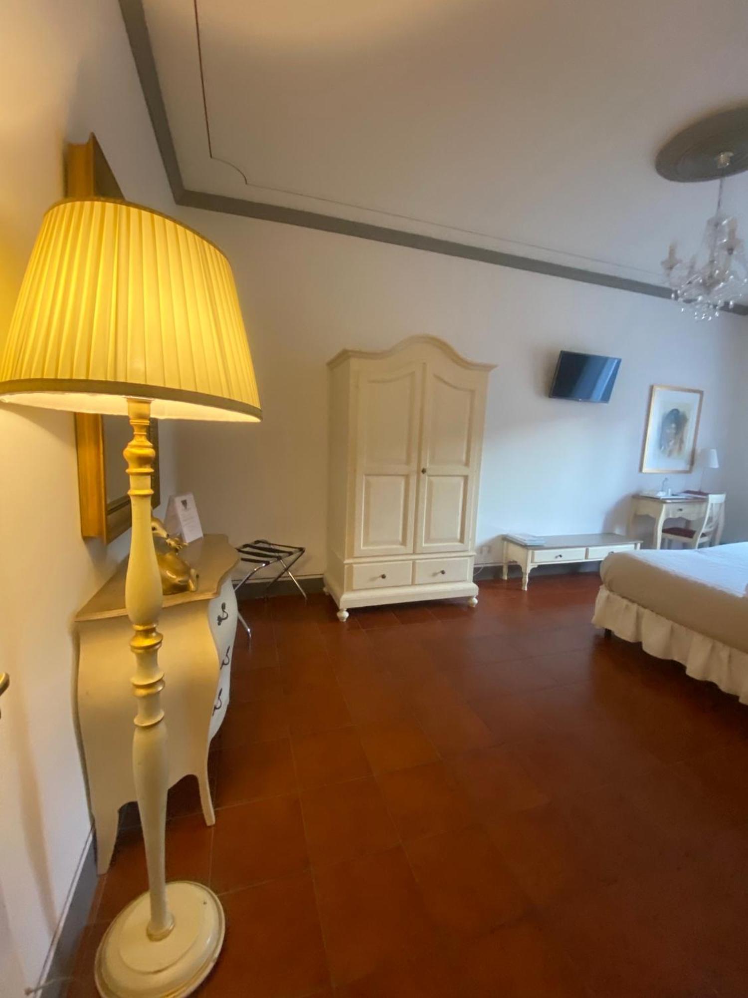 Palazzo Mari Suite & Rooms B&B Montevarchi Bagian luar foto