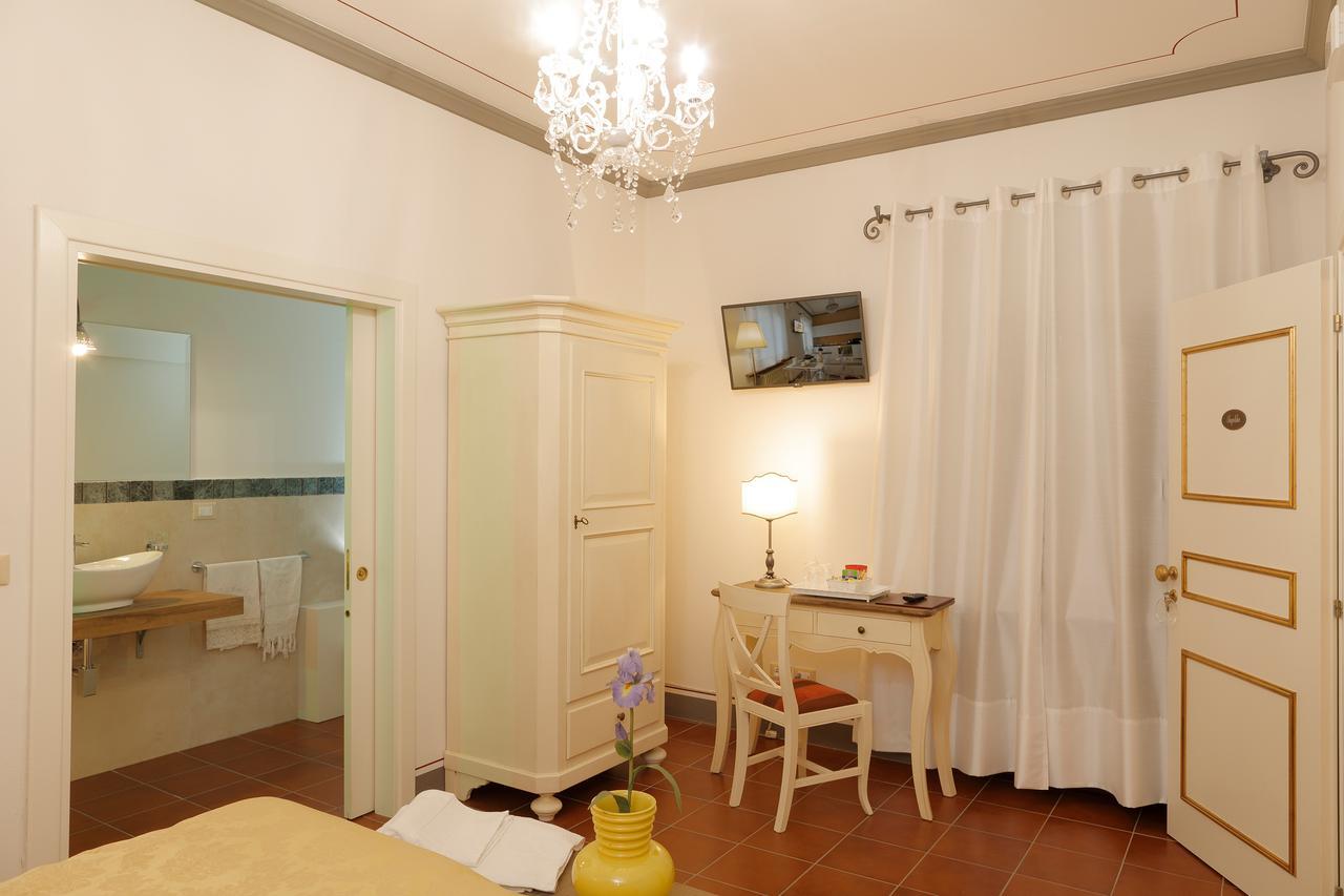 Palazzo Mari Suite & Rooms B&B Montevarchi Bagian luar foto